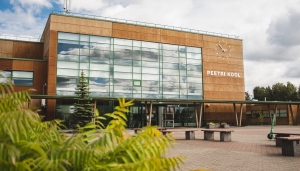 Peetri kooli hoone esikülg